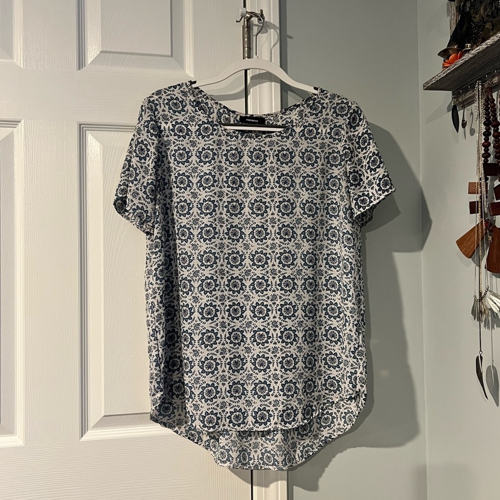 Very cute shell/tunic style blouse.